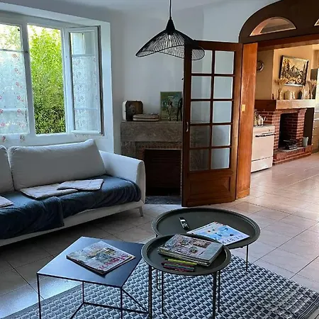 Сasa de vacaciones Charmante Maison De Campagne Oradour-Fanais